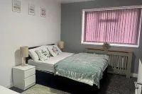 1 Room Ensuite Flat - Sleeps 2 With Sky Full Fibre - Wifi