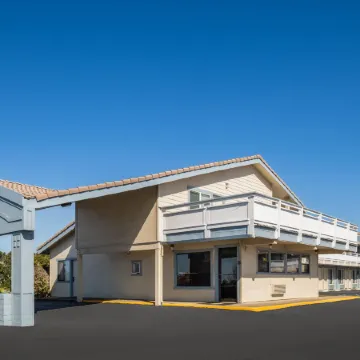 Super 8 by Wyndham Fort Bragg