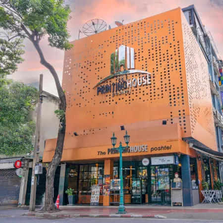 The Printing House Poshtel Отели рядом с достопримечательностью «Ват-Сакет»