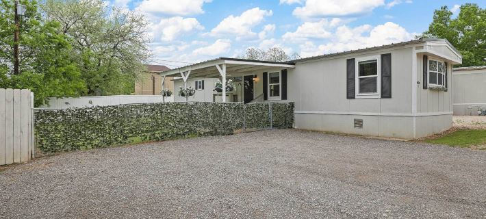 Near Water: Lake Dallas Home w/ Furnished Patio! Hotels in Denton County
