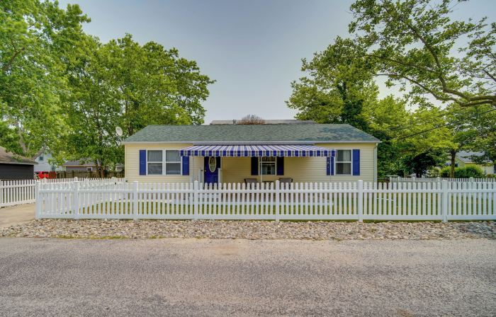 Pet-Friendly Villas Vacation Rental Walk to Bay