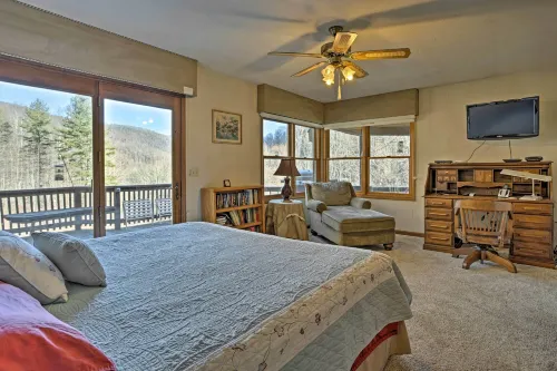 Emerald Gate Farm Cabin w/ on-Site Fishing Pond! - parking