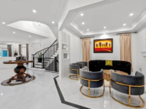 GLOBALSTAY Luxury 4-Bedroom House near Wonderland with Free Parking Hoteles en Vaughan