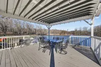 Natural Getaway at Lakeside Orchard Farm Retreat Hotels in Central Valley