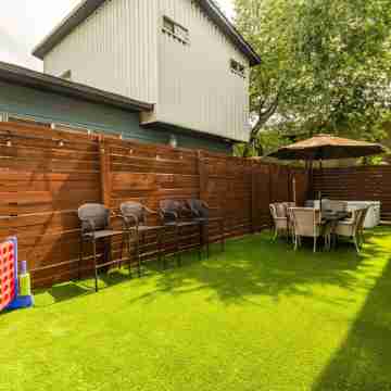 The Q: Austin Single Family Oasis Home Hot Tub, Sauna, Gym, 7 Beds ~ DT Atx Hotel Exterior