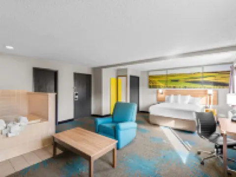 Days Inn & Suites by Wyndham des Moines Airport Hotels in Des Moines