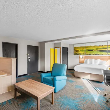 Days Inn & Suites by Wyndham des Moines Airport