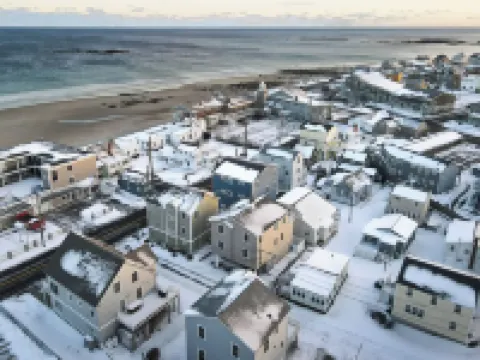 10 Second Walk to Beach: Rare Atlantic Ave Pet Friendly Oceanview Condo