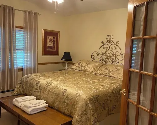 Seneca Riverfront Spa! Hot Tub, Pool + Sauna! Pontoon Boat and Canoe Available! Hotels in Lysander