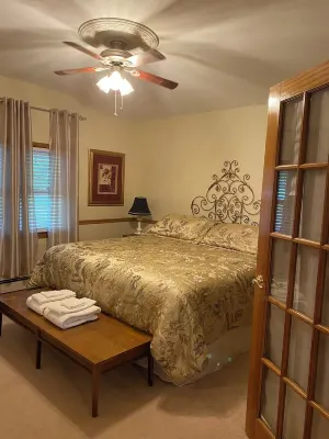 Seneca Riverfront Spa! Hot Tub, Pool + Sauna! Pontoon Boat and Canoe Available!