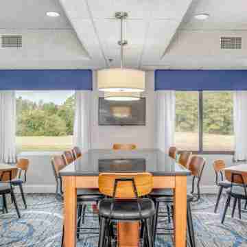 The Windstar Hotel - Near Emerald Isle Dining/Meeting Rooms