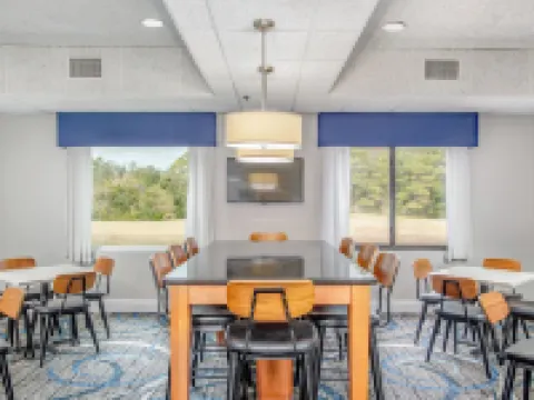 The Windstar Hotel - Near Emerald Isle Hotels in Cedar Point