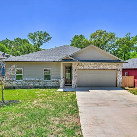 Modern Family Home Near at&t Stadium & More!