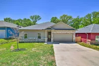 Modern Family Home Near at&t Stadium & More! - parking