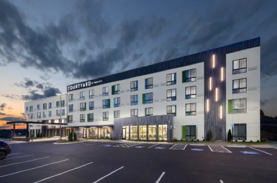 Courtyard Russellville