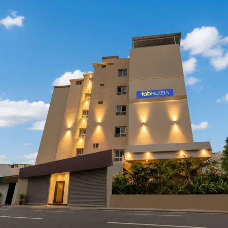 FabHotel Arastu Plaza - Nr Nampally Railway Station Отели рядом с достопримечательностью «Район Нампалли»