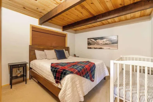 West Shore Tahoe Cabin - Loft Movie Nights Pets