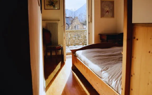 Central, spacious and comfortable, easy to reach by car or train.