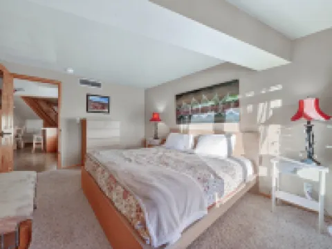 Cozy Fireplace and Scenic Deck - Inviting Mountain Retreat