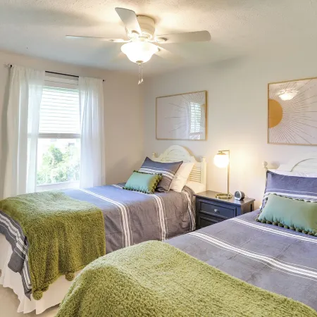 Three Oaks Home w/ Guest House - 8 Mi to Beach!