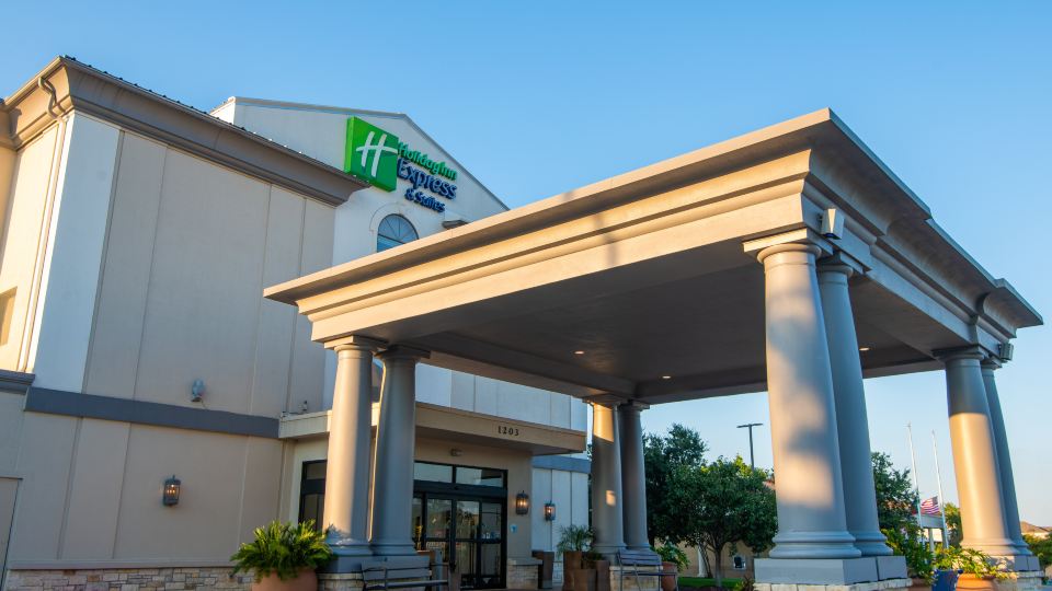 Holiday Inn Express & Suites COLLEGE STATION by IHG