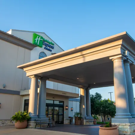 Holiday Inn Express & Suites COLLEGE STATION by IHG