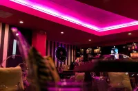 The Fox Hotel - Baarit