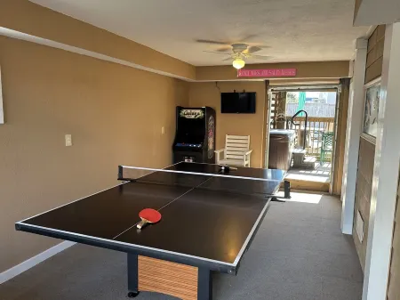 Mermaid Way - beach 5 min walk, pool w/heater, hot tub, game room, pet friendly