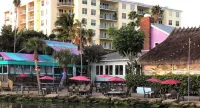 RV in Art District and Close to the Beach! Pool & Hot-Tub & Fenced/Pet-Friendly!