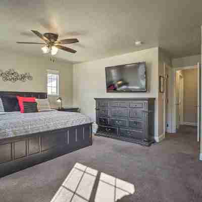 Washington Townhome w/ Patio + Resort Perks! Rooms