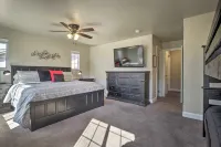 Washington Townhome w/ Patio + Resort Perks! - parking