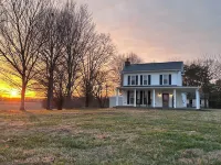 Mammoth Cave-Game Room-Buc-ee’s-Mint Casino-6 Beds-Stocked- Wifi-StockedFirepit!