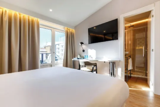 Petit Palace Plaza de la Reina Hoteles cerca de La Lonja de la Seda de Valencia