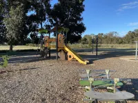 Modern 4-Bedroom Home, Near Playground, Lake & Nature Trails, Minutes to Bendigo