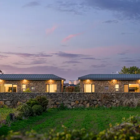 Jeju Doldam House Pool Villa Отели рядом с достопримечательностью «Пляж Пёсон»