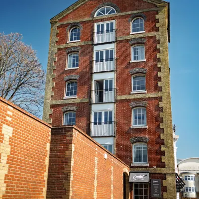 Ennios Boutique Hotel Hotels near Mayflower Park