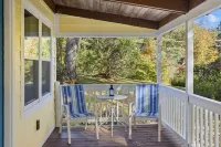 Accessible 1BR Cottage with Firepit Near Trails - balcony