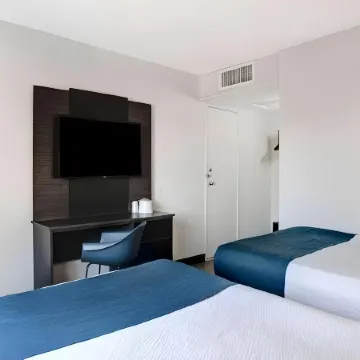 Studio 6 Bakersfield, CA - South