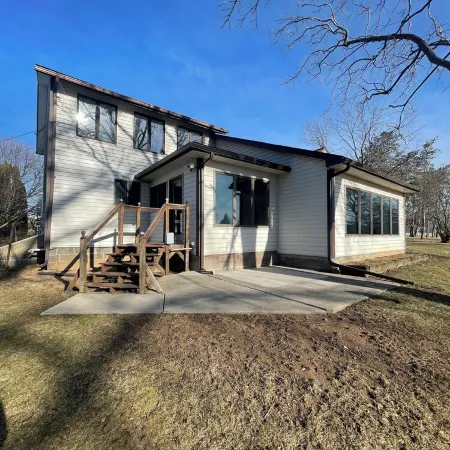 Remodeled Lake House 4 Bed/ 3 bath, Pet Friendly Enjoy Fall on Cayuga Lake!
