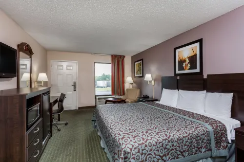 Days Inn by Wyndham Lugoff - Parking