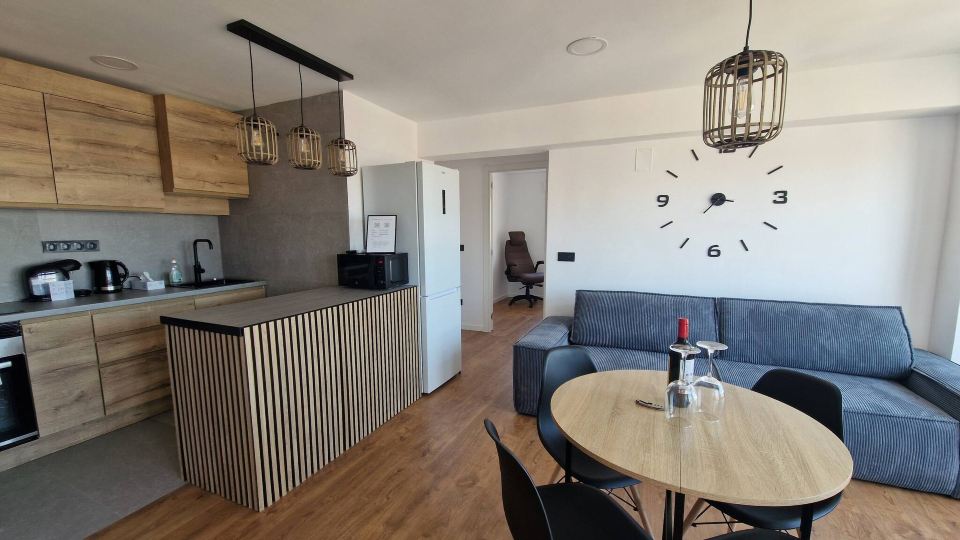 Spacious 3 Bedroom Apartment with Balcony and AC in Castellón