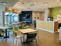Spark by Hilton Montreal Brossard - breakfast