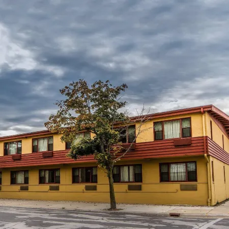 Days Inn by Wyndham Manitowoc