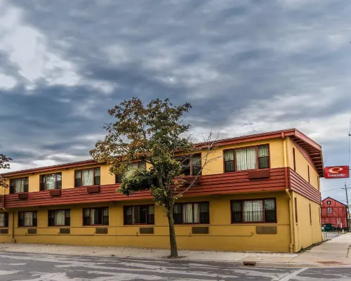 Days Inn by Wyndham Manitowoc Hotels in Manitowoc