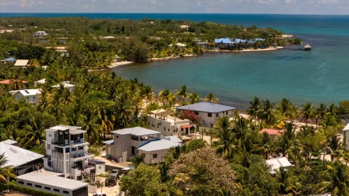 Paradise Inn Placencia - Turtle Suite on the beach