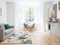 NEW Spacious Flat Ideal for Business Sleeps 4 Hotels in Worsley