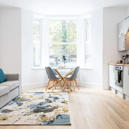 NEW Spacious Flat Ideal for Business Sleeps 4