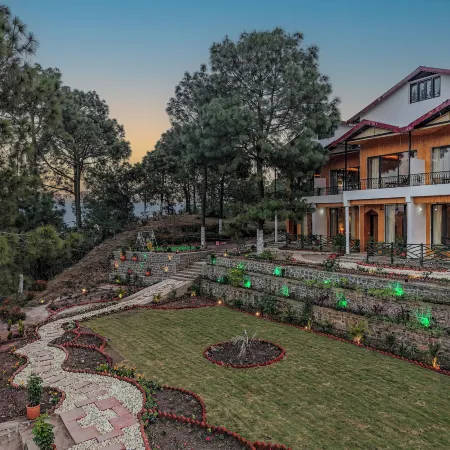 ELIVAAS 1BHK Pine View Resort