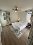 Newly Renovated 3 Bedroom House in Lakewood - Apartments
