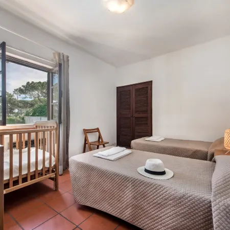 Perfect Retreat Overlooking Pinhal Golf Course, Private Pool, Off-Street Parking